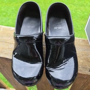 Dansko XP Womens Scrub Clogs Black Patent 39 8.5 To 9
